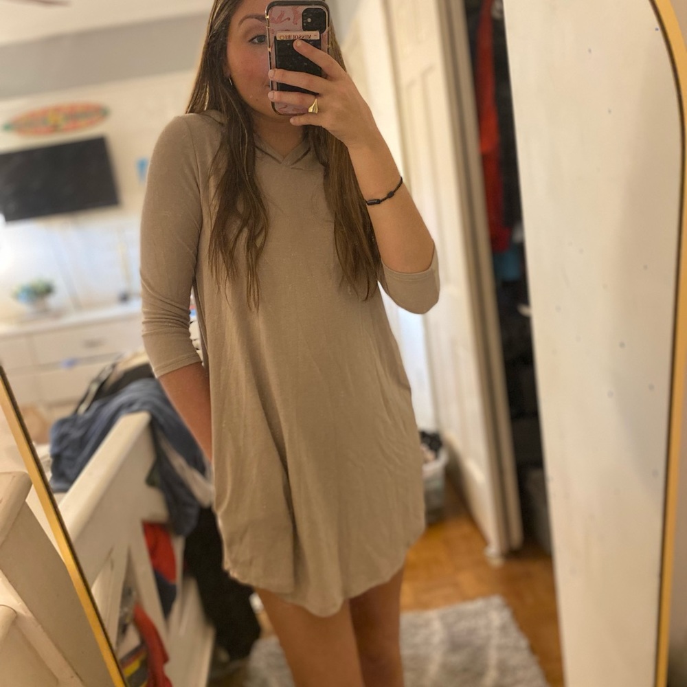 NWT beige hooded dress with pockets
